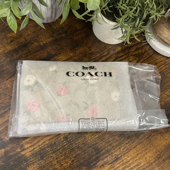 Coach Corner Zip Wristlet Signature Canvas Floral Print - Picture 9 of 9
